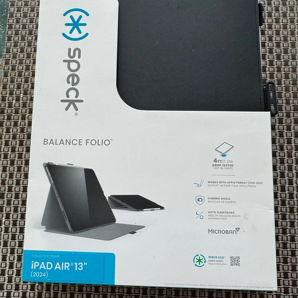 NWT Speck Balance Folio for iPad Air 13